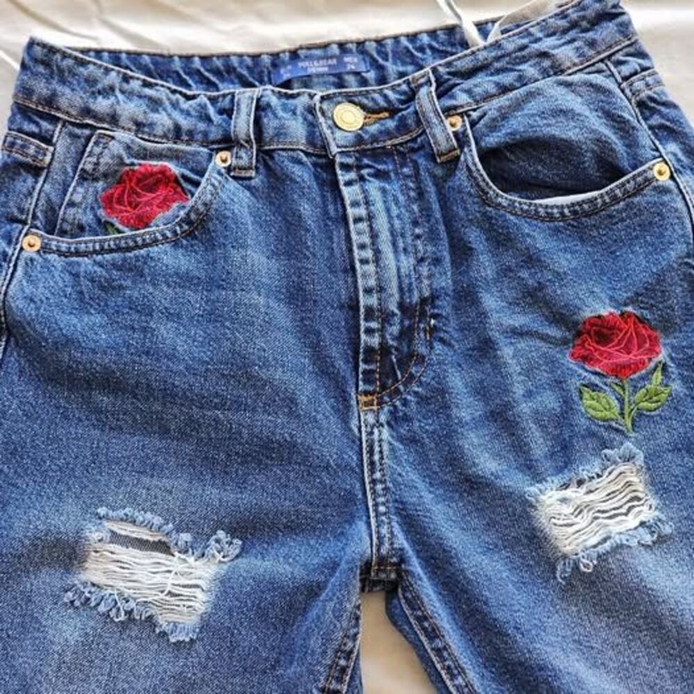 Pull&Bear Rose Embroidered Distressed Denim Jeans. Size 2 - Waist 27